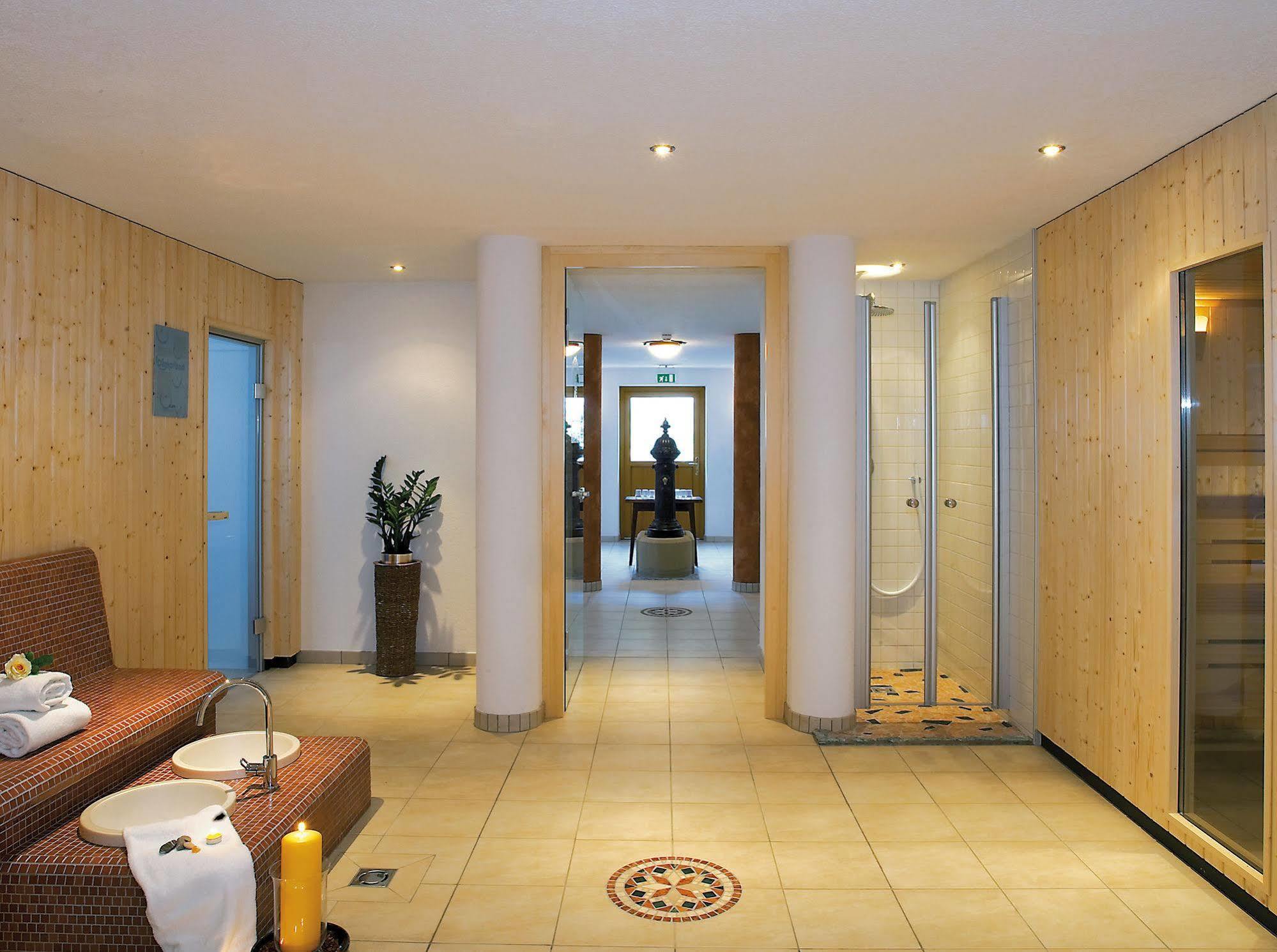 Hotel Goldene Rose Reutte Exterior photo